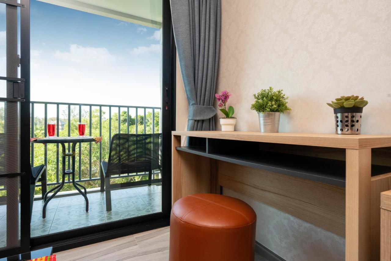 อพาร์ทเม้น The At The Title Residencies Naiyang Phuket